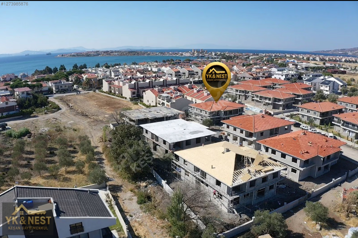 Çandarlı Merkezde Havuzlu Sitede Denize 250 Metre Satılık 2+1